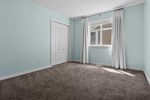 113 Ypres Green Sw, Calgary, AB 