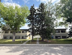 2712/2716 Brentwood Boulevard NW Calgary, AB T2L 1J4