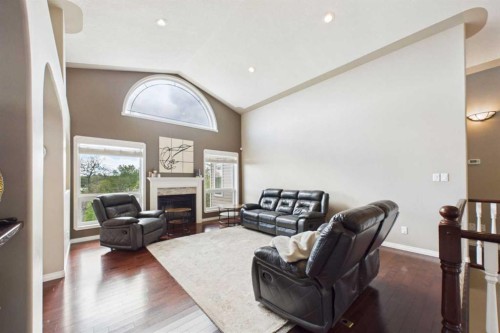 32 Lakes Close, Lacombe, AB 