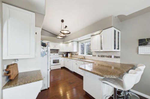 32 Lakes Close, Lacombe, AB 