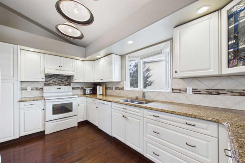 32 Lakes Close, Lacombe, AB 