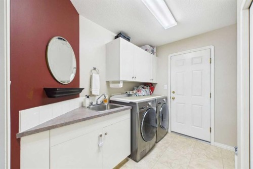 32 Lakes Close, Lacombe, AB 
