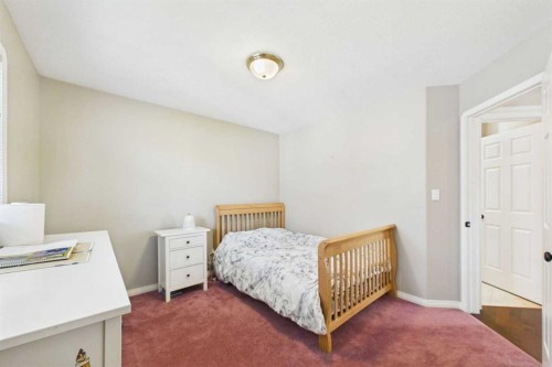 32 Lakes Close, Lacombe, AB 