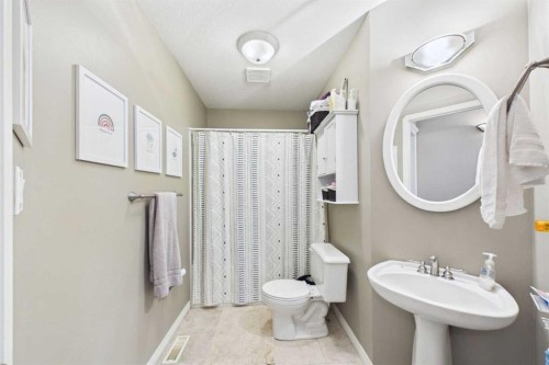 32 Lakes Close, Lacombe, AB 