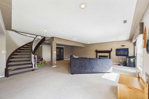 32 Lakes Close, Lacombe, AB 