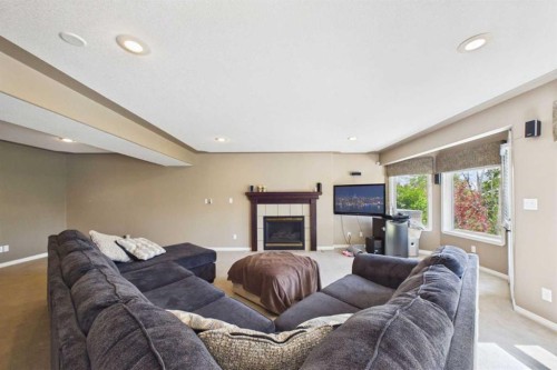 32 Lakes Close, Lacombe, AB 