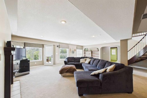 32 Lakes Close, Lacombe, AB 