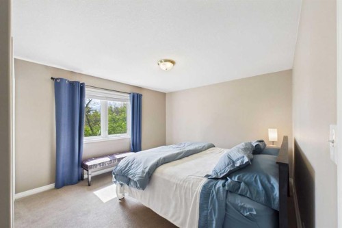 32 Lakes Close, Lacombe, AB 