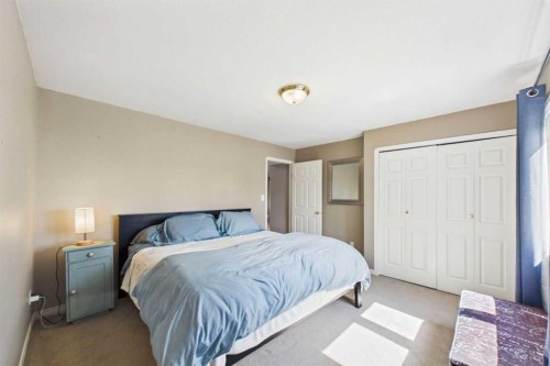 32 Lakes Close, Lacombe, AB 