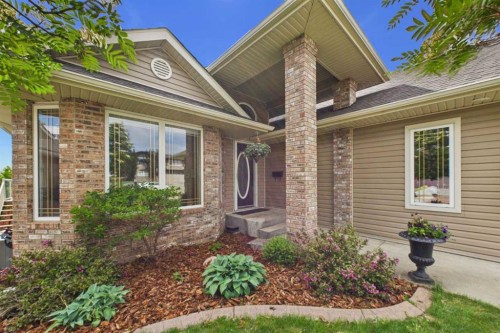 32 Lakes Close, Lacombe, AB 