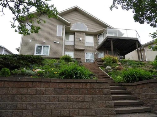 32 Lakes Close, Lacombe, AB 