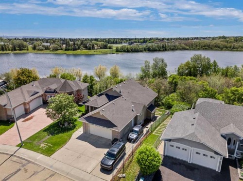 32 Lakes Close, Lacombe, AB 