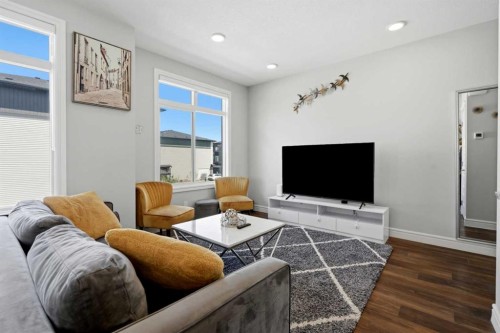 610-10060 46 Street Ne, Calgary, AB - Indoor Photo Showing Living Room