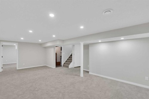 811 Seattle Drive Sw, Calgary, AB 