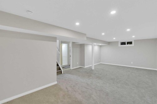 811 Seattle Drive Sw, Calgary, AB 