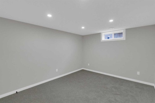 811 Seattle Drive Sw, Calgary, AB 