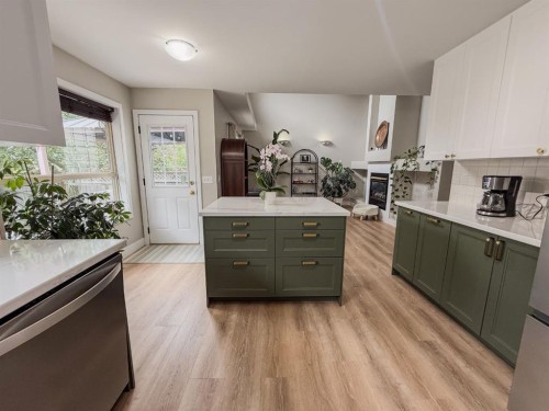 1749 Douglas Glen Grove Se, Calgary, AB 