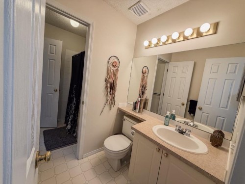 1749 Douglas Glen Grove Se, Calgary, AB 