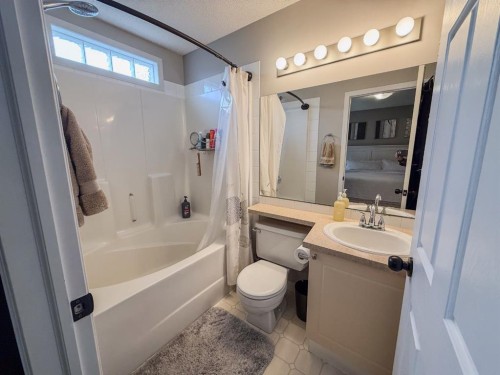 1749 Douglas Glen Grove Se, Calgary, AB 