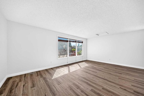 91 Cedarwood Hill Sw, Calgary, AB - Indoor Photo Showing Other Room