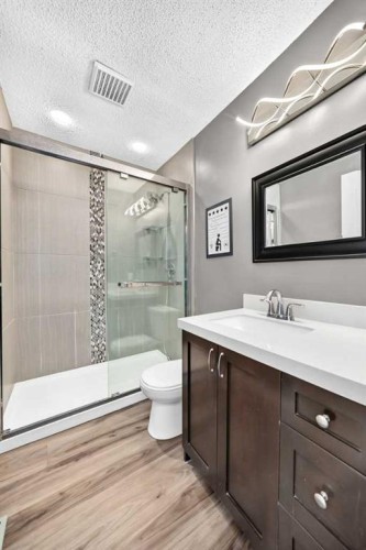 91 Cedarwood Hill Sw, Calgary, AB - Indoor Photo Showing Bathroom
