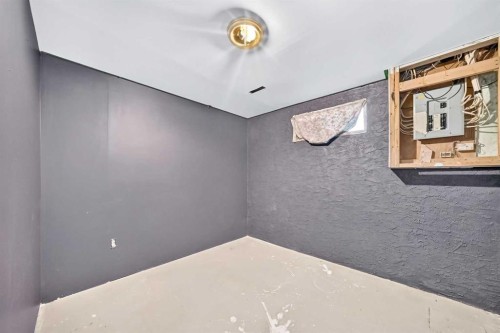 91 Cedarwood Hill Sw, Calgary, AB - 