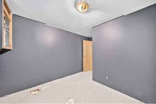 91 Cedarwood Hill Sw, Calgary, AB - Indoor Photo Showing Other Room