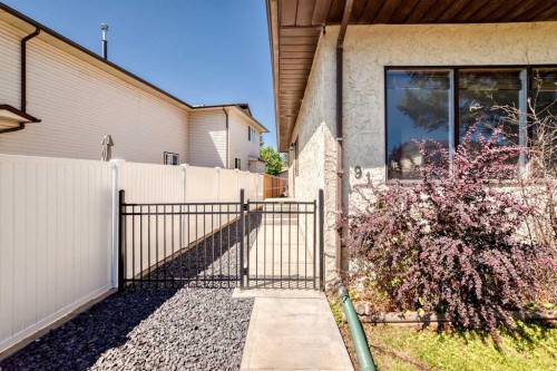 91 Cedarwood Hill Sw, Calgary, AB - Outdoor