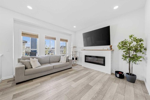 170 Magnolia Square Se, Calgary, AB 