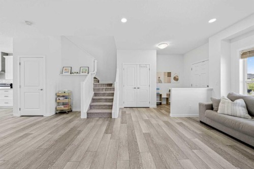 170 Magnolia Square Se, Calgary, AB 