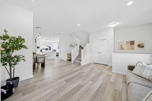 170 Magnolia Square Se, Calgary, AB 