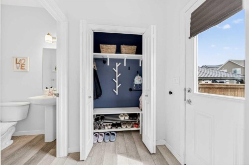 170 Magnolia Square Se, Calgary, AB 