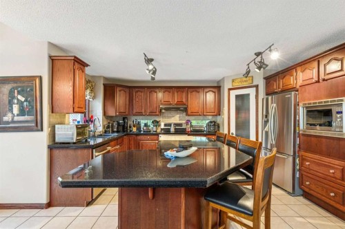 27 Valley Creek Bay Nw, Calgary, AB 