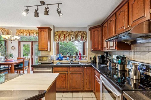27 Valley Creek Bay Nw, Calgary, AB 