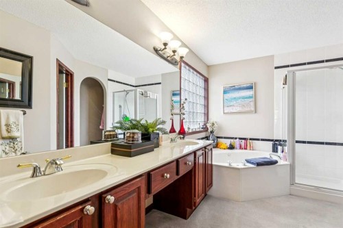 27 Valley Creek Bay Nw, Calgary, AB 