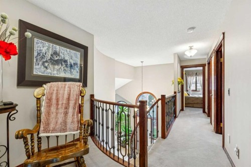 27 Valley Creek Bay Nw, Calgary, AB 