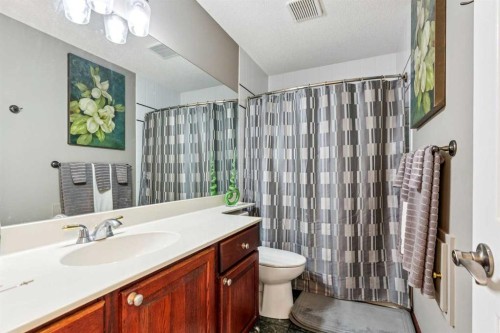 27 Valley Creek Bay Nw, Calgary, AB 