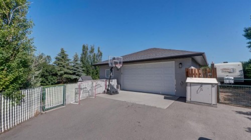 106 Derochie Drive West, Claresholm, AB 