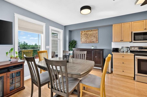 5-2002 22 Avenue, Bowden, AB - Indoor Photo Showing Dining Room