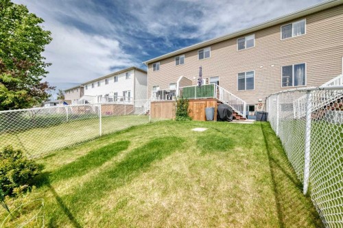 5-2002 22 Avenue, Bowden, AB - Outdoor With Deck Patio Veranda With Exterior