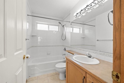 41 Bow Ridge Drive, Cochrane, AB - Indoor Photo Showing Bathroom
