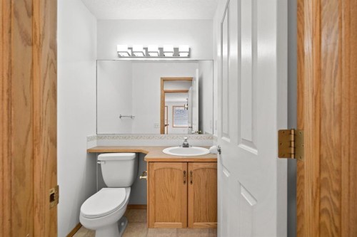 41 Bow Ridge Drive, Cochrane, AB - Indoor Photo Showing Bathroom