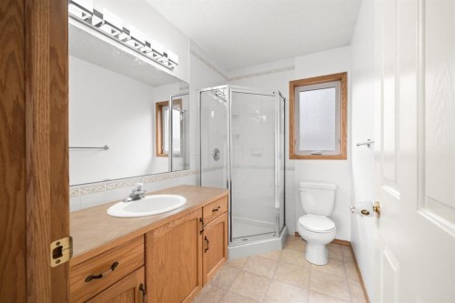 41 Bow Ridge Drive, Cochrane, AB - Indoor Photo Showing Bathroom