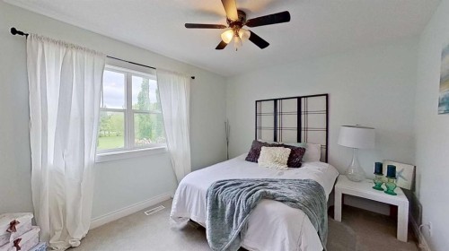 24-33049 Range Road 12, Rural Mountain View County, AB - Indoor Photo Showing Bedroom
