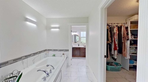 24-33049 Range Road 12, Rural Mountain View County, AB - Indoor Photo Showing Bathroom