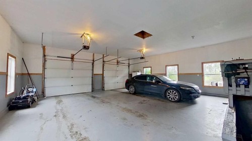 24-33049 Range Road 12, Rural Mountain View County, AB - Indoor Photo Showing Garage