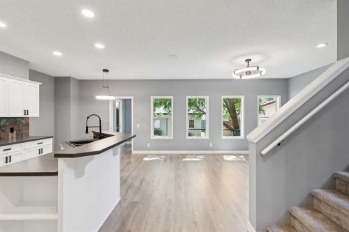 137 Prestwick Mews Se, Calgary, AB 