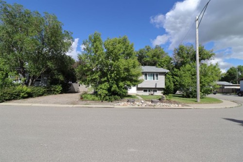 121 Park Crescent, Stavely, AB 