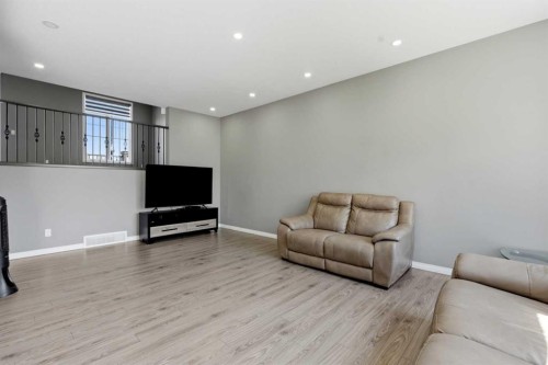 108 Cityside Park Ne, Calgary, AB 
