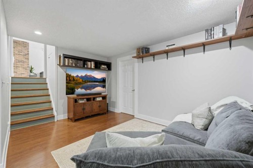1439 90 Avenue Sw, Calgary, AB 